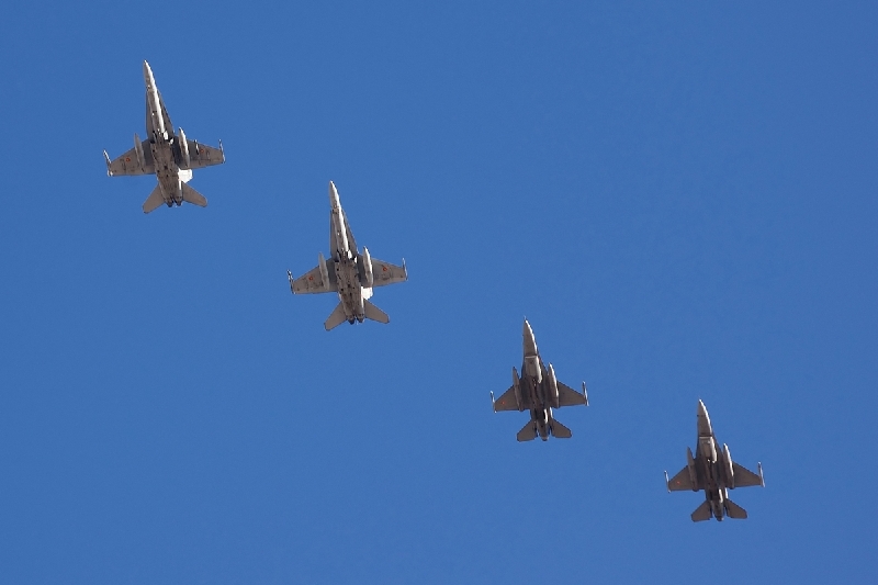 f2f182f161_f.jpg - Fuerza aérea de Estados Unidos
2 General Dynamics F-16CG Fighting Falcon
Ejército del Aire Español
2 McDonnell Douglas C-15 Hornet (EF-18A) 